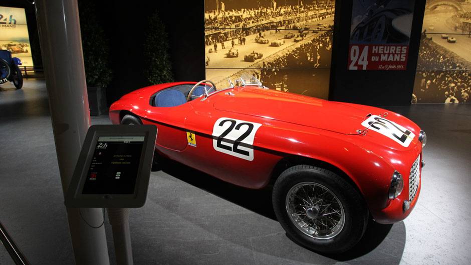 Ferrari 166M (1949) | <a href="https://quatrorodas.abril.com.br/noticias/saloes/genebra-2014/salao-genebra-exibe-bolidos-le-mans-775992.shtml" rel="migration">Leia mais</a> | <a href="https://quatrorodas.abril.com.br/noticias/saloes/genebra-2014/" rel="migration">Confira tudo sobre o Sal&atilde;</a>