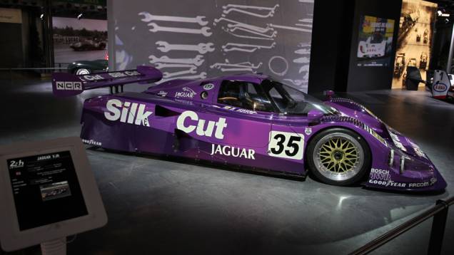 Jaguar XJR-12 (1991) | <a href="https://quatrorodas.abril.com.br/noticias/saloes/genebra-2014/salao-genebra-exibe-bolidos-le-mans-775992.shtml" rel="migration">Leia mais</a> | <a href="https://quatrorodas.abril.com.br/noticias/saloes/genebra-2014/" rel="migration">Confira tudo sobre o Sal</a>