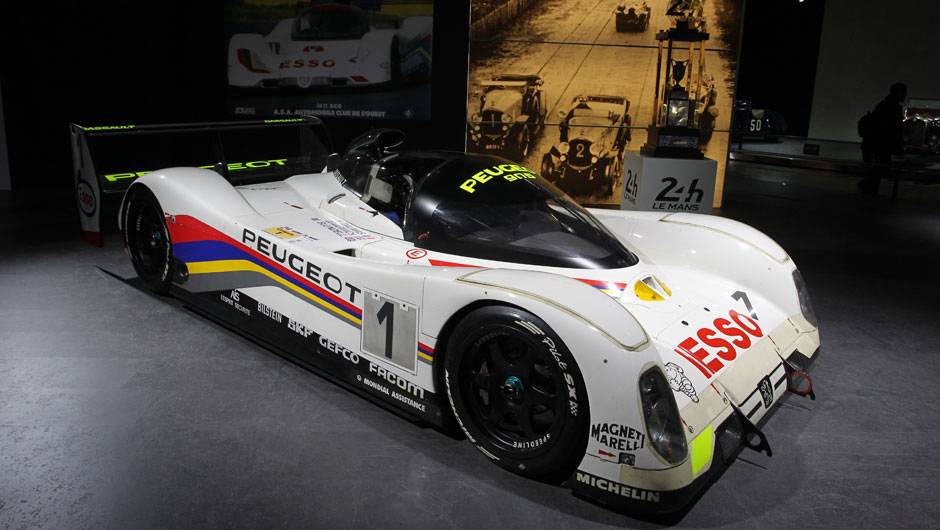 Peugeot 905 (1992) | <a href="https://quatrorodas.abril.com.br/noticias/saloes/genebra-2014/salao-genebra-exibe-bolidos-le-mans-775992.shtml" rel="migration">Leia mais</a> | <a href="https://quatrorodas.abril.com.br/noticias/saloes/genebra-2014/" rel="migration">Confira tudo sobre o Sal&atilde;o</a>