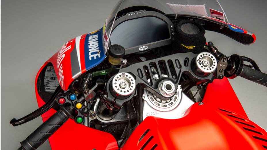 Tem mais de 235 cv e chega aos 330 km/h | <a href="https://quatrorodas.abril.com.br/moto/noticias/ducati-apresenta-nova-moto-temporada-motogp-776745.shtml" rel="migration">Leia mais</a>