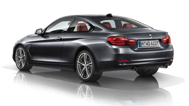 Modelo conta com motor TwinPower Turbo 3.0 de seis cilindros em linha, 306 cv e 40,79 mkgf de torque | <a href="https://quatrorodas.abril.com.br/noticias/fabricantes/bmw-435i-coupe-m-sport-chega-ao-brasil-299-950-reais-777719.shtml" rel="migration">Leia mais</a>