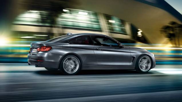 O veículo alemão também vem equipado com o Launch Control, que entrega a dose exata de potência e torque | <a href="https://quatrorodas.abril.com.br/noticias/fabricantes/bmw-435i-coupe-m-sport-chega-ao-brasil-299-950-reais-777719.shtml" rel="migration">Leia mais</a> O veículo alemão também vem equipado com o Launch Control, que entrega a dose exata de potência e torque | <a href="https://quatrorodas.abril.com.br/noticias/fabricantes/bmw-435i-coupe-m-sport-chega-ao-brasil-299-950-reais-777719.shtml" rel="migration">Leia mais</a>