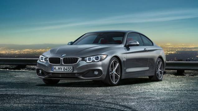 Além do Launch Control, o coupé conta com controles de estabilidade e tração, a função Eco Pro e os sistemas Auto Start/Stop e de regeneração de energia de frenagem | <a href="%20https://quatrorodas.abril.com.br/noticias/fabricantes/bmw-435i-coupe-m-sport-ch" rel="migration"></a> Além do Launch Control, o coupé conta com controles de estabilidade e tração, a função Eco Pro e os sistemas Auto Start/Stop e de regeneração de energia de frenagem | <a href="%20https://quatrorodas.abril.com.br/noticias/fabricantes/bmw-435i-coupe-m-sport-ch" rel="migration"></a>