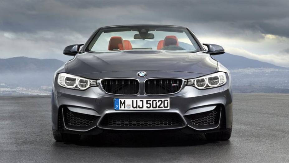 Assim como o M4 Coupé , o conversível é alimentado por um motor 3.0 biturbo de seis cilindros | <a href="https://quatrorodas.abril.com.br/noticias/saloes/new-york-2014/bmw-revela-m4-conversivel-778791.shtml" rel="migration">Leia mais</a>