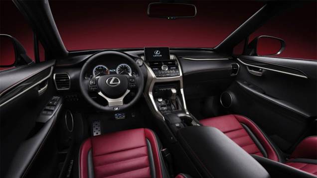 Detalhe do interior do novo Lexus NX | <a href="https://quatrorodas.abril.com.br/noticias/fabricantes/lexus-revela-nx-2015-tres-opcoes-motores-tracao-integral-779496.shtml" rel="migration">Leia mais</a> Detalhe do interior do novo Lexus NX | <a href="https://quatrorodas.abril.com.br/noticias/fabricantes/lexus-revela-nx-2015-tres-opcoes-motores-tracao-integral-779496.shtml" rel="migration">Leia mais</a>
