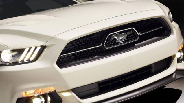 Todos os carros serão equipados com um motor 5.0 V8 naturalmente aspirado que entrega mais de 420 cv e 53,8 mkgf de torque | <a href="https://quatrorodas.abril.com.br/noticias/saloes/new-york-2014/ford-anuncia-mustang-50-year-limited-edition-779908.shtml" rel="migration"></a> Todos os carros serão equipados com um motor 5.0 V8 naturalmente aspirado que entrega mais de 420 cv e 53,8 mkgf de torque | <a href="https://quatrorodas.abril.com.br/noticias/saloes/new-york-2014/ford-anuncia-mustang-50-year-limited-edition-779908.shtml" rel="migration"></a>