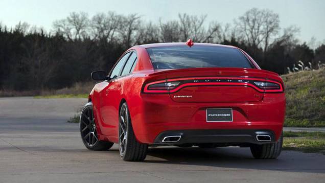 Modelo começará a ser vendido no final de 2014 | <a href="https://quatrorodas.abril.com.br/noticias/saloes/new-york-2014/dodge-mostra-charger-2015-nova-york-780063.shtml" rel="migration">Leia mais</a>