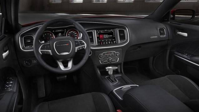 A Dodge também oferece novas pinturas e esquemas para o interior da cabine | <a href="https://quatrorodas.abril.com.br/noticias/saloes/new-york-2014/dodge-mostra-charger-2015-nova-york-780063.shtml" rel="migration">Leia mais</a>