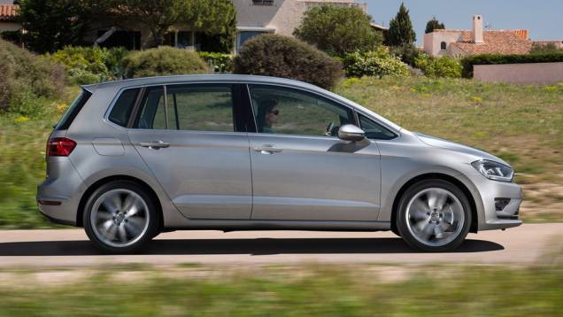 Na comparação com o antecessor, o Golf Sportsvan, estabelecido sobre a plataforma MQB, apresenta dimensões maiores | <a href="https://quatrorodas.abril.com.br/noticias/fabricantes/volkswagen-apresenta-golf-sportsvan-782043.shtml" rel="migration">Leia mais</a> Na comparação com o antecessor, o Golf Sportsvan, estabelecido sobre a plataforma MQB, apresenta dimensões maiores | <a href="https://quatrorodas.abril.com.br/noticias/fabricantes/volkswagen-apresenta-golf-sportsvan-782043.shtml" rel="migration">Leia mais</a>