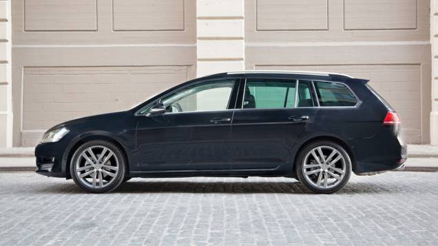 A Volkswagen confirmou a chegada da perua ao mercado no início de 2015, substituindo o Jetta SportWagen em sua gama | <a href="https://quatrorodas.abril.com.br/noticias/fabricantes/volkswagen-oficializa-golf-sportwagen-782640.shtml" rel="migration">Leia mais</a> A Volkswagen confirmou a chegada da perua ao mercado no início de 2015, substituindo o Jetta SportWagen em sua gama | <a href="https://quatrorodas.abril.com.br/noticias/fabricantes/volkswagen-oficializa-golf-sportwagen-782640.shtml" rel="migration">Leia mais</a>