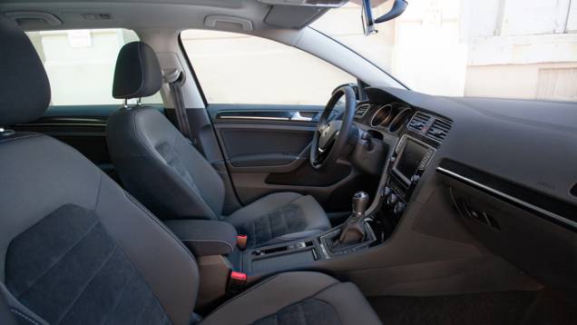 A outra é a 2.0 turbo a diesel, oferecendo 150 cv | <a href="https://quatrorodas.abril.com.br/noticias/fabricantes/volkswagen-oficializa-golf-sportwagen-782640.shtml" rel="migration">Leia mais</a> A outra é a 2.0 turbo a diesel, oferecendo 150 cv | <a href="https://quatrorodas.abril.com.br/noticias/fabricantes/volkswagen-oficializa-golf-sportwagen-782640.shtml" rel="migration">Leia mais</a>