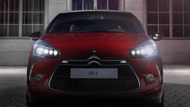 Quanto ao design, os modelos DS3 receberam novos faróis, mesclando LED e xenônio | <a href="https://quatrorodas.abril.com.br/noticias/fabricantes/citroen-revela-facelift-ds3-ds3-cabrio-783578.shtml" rel="migration">Leia mais</a>