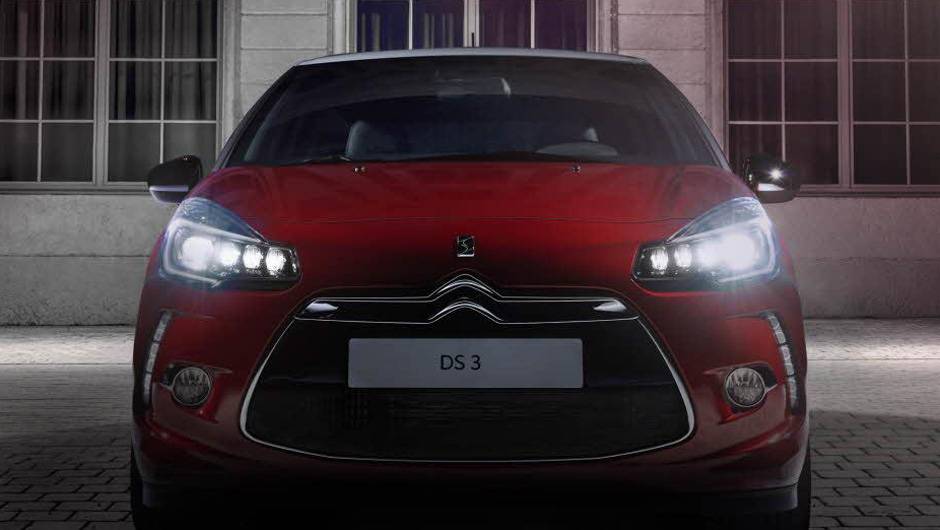 Quanto ao design, os modelos DS3 receberam novos far&oacute;is, mesclando LED e xen&ocirc;nio | <a href="https://quatrorodas.abril.com.br/noticias/fabricantes/citroen-revela-facelift-ds3-ds3-cabrio-783578.shtml" rel="migration">Leia mais</a>
