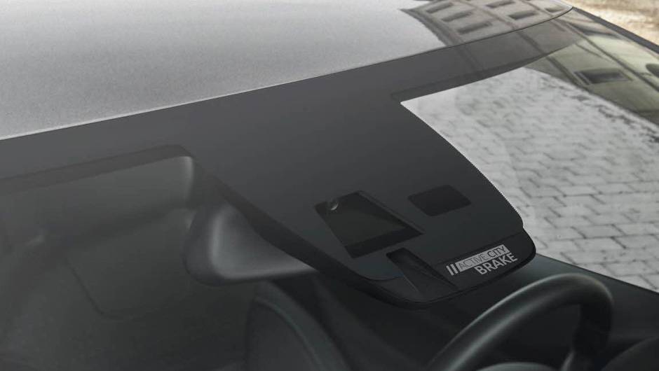 Outra novidade introduzida &eacute; o sistema Active City Brake, tecnologia que impede colis&otilde;es iminentes em baixas velocidades | <a href="https://quatrorodas.abril.com.br/noticias/fabricantes/citroen-revela-facelift-ds3-ds3-cabrio-783578.shtml" rel="migration">Leia mais</a>