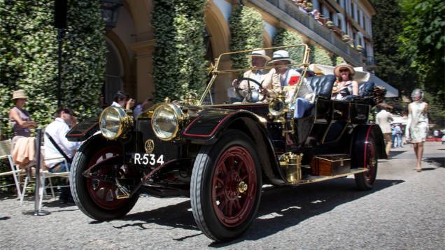 Rolls-Royce Silver Ghost - Concorso dEleganza Villa dEste 2014 | <a href="https://quatrorodas.abril.com.br/noticias/classicos//concorso-d-eleganza-villa-d-este-2014-premia-maserati-450-s-1956-como-best-of-show-784018.shtml" rel="migration">Leia mais</a> Rolls-Royce Silver Ghost - Concorso dEleganza Villa dEste 2014 | <a href="https://quatrorodas.abril.com.br/noticias/classicos//concorso-d-eleganza-villa-d-este-2014-premia-maserati-450-s-1956-como-best-of-show-784018.shtml" rel="migration">Leia mais</a>