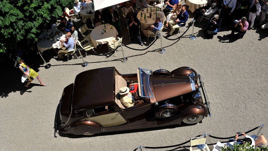 Rolls-Royce Wraith - Concorso dEleganza Villa dEste 2014 | <a href="https://quatrorodas.abril.com.br/noticias/classicos//concorso-d-eleganza-villa-d-este-2014-premia-maserati-450-s-1956-como-best-of-show-784018.shtml" rel="migration">Leia mais</a>