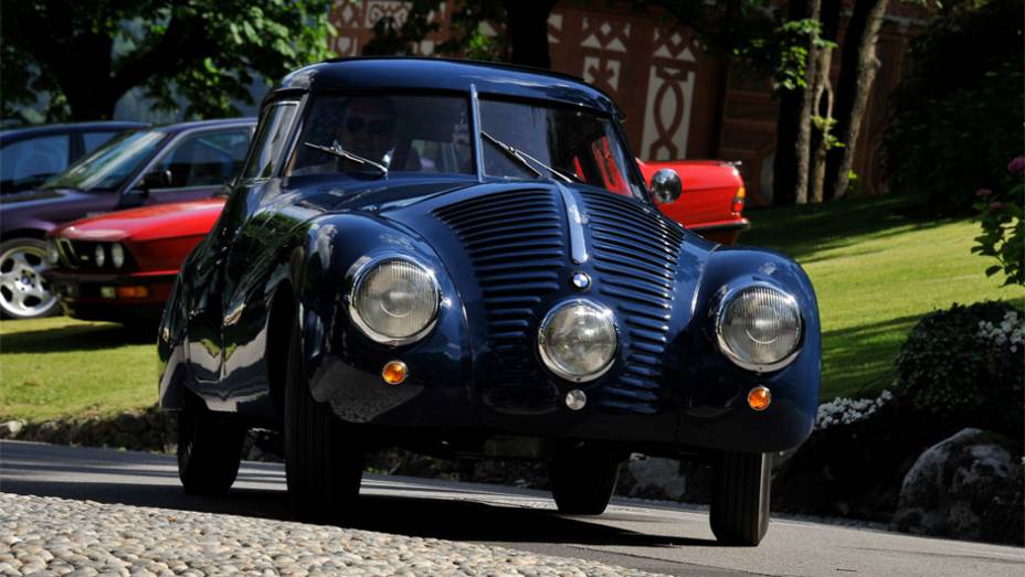 BMW 328 - Concorso dEleganza Villa dEste 2014 | <a href="https://quatrorodas.abril.com.br/noticias/classicos//concorso-d-eleganza-villa-d-este-2014-premia-maserati-450-s-1956-como-best-of-show-784018.shtml" rel="migration">Leia mais</a>