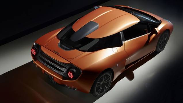 Conforme sugeriram alguns sites internacionais, sua aparência final guarda semelhanças com outro modelo já customizado pela Zagato: o Spyker C12 | <a href="https://quatrorodas.abril.com.br/noticias/fabricantes/zagato-cria-lamborghini-5-95-783967.shtml" rel="migration">Lei</a>