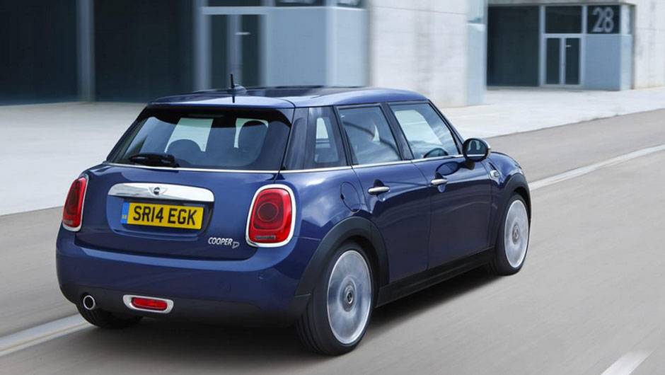 Carro in&eacute;dito da marca mant&eacute;m design caracter&iacute;stico | <a href="https://quatrorodas.abril.com.br/noticias/fabricantes/mini-revela-seu-primeiro-hatch-cinco-portas-785094.shtml" rel="migration">Leia mais</a>