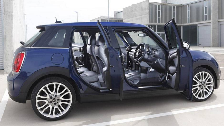 Agora sim, bem diferente da vers&atilde;o com tr&ecirc;s portas | <a href="https://quatrorodas.abril.com.br/noticias/fabricantes/mini-revela-seu-primeiro-hatch-cinco-portas-785094.shtml" rel="migration">Leia mais</a>