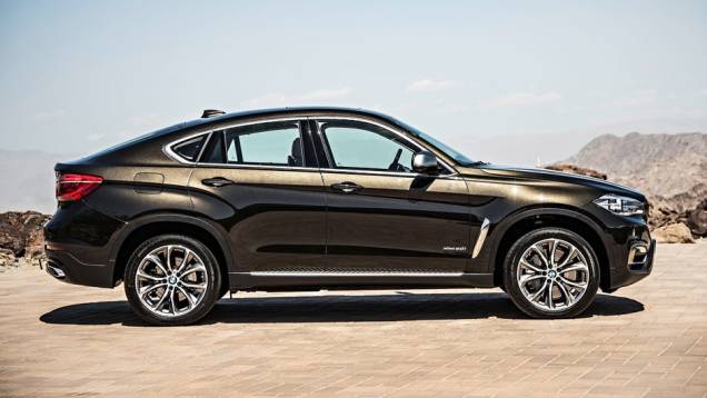 Ele apresenta melhorias aerodinâmicas e novos itens de série, como faróis bi-xenônio e rodas de liga-leve de 19 polegadas | <a href="https://quatrorodas.abril.com.br/noticias/fabricantes/bmw-oficializa-x6-2015-785241.shtml" rel="migration">Leia mais</a> Ele apresenta melhorias aerodinâmicas e novos itens de série, como faróis bi-xenônio e rodas de liga-leve de 19 polegadas | <a href="https://quatrorodas.abril.com.br/noticias/fabricantes/bmw-oficializa-x6-2015-785241.shtml" rel="migration">Leia mais</a>