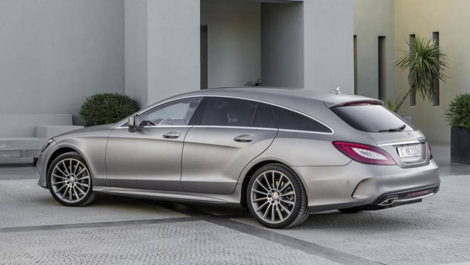 Com design bastante arrojado, a CLS Shooting Brake ainda é muito rara por aqui | <a href="https://quatrorodas.abril.com.br/noticias/fabricantes/mercedes-benz-apresenta-novo-cls-786489.shtml" rel="migration">Leia mais</a>