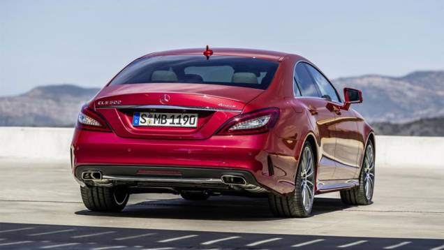 Algumas versões podem ser equipadas com transmissão automática de nove marchas | <a href="https://quatrorodas.abril.com.br/noticias/fabricantes/mercedes-benz-apresenta-novo-cls-786489.shtml" rel="migration">Leia mais</a> Algumas versões podem ser equipadas com transmissão automática de nove marchas | <a href="https://quatrorodas.abril.com.br/noticias/fabricantes/mercedes-benz-apresenta-novo-cls-786489.shtml" rel="migration">Leia mais</a>