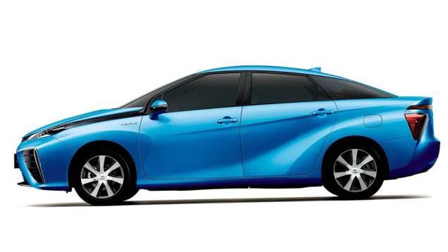 Modelo carrega o design do conceito FCV-R Concept, mostrado no Salão de Tóquio 2013 | <a href="https://quatrorodas.abril.com.br/noticias/sustentabilidade/toyota-revela-novo-fcv-787124.shtml" rel="migration">Leia mais</a>