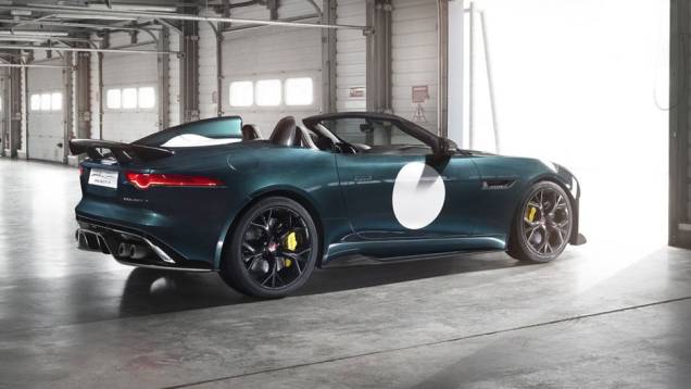 Jaguar não revelou a motorização, que deve ser um 5.0 V8 de 567 cavalos | <a href="http://quatrorodas.abril.com.br/noticias/fabricantes/oficial-jaguar-anuncia-f-type-project-7-787087.shtml" rel="migration">Leia mais</a>