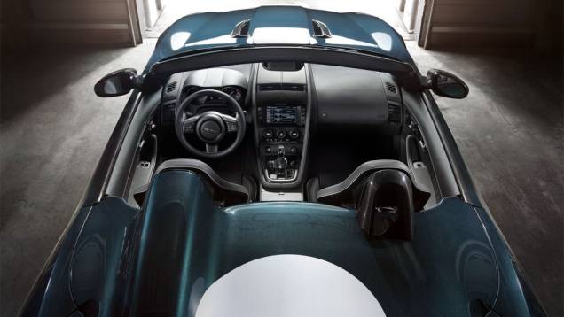 Detalhe da cabine | <a href="https://quatrorodas.abril.com.br/noticias/fabricantes/oficial-jaguar-anuncia-f-type-project-7-787087.shtml" rel="migration">Leia mais</a>