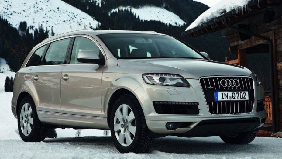 O Audi Q7 fez 942 pontos | <a href="https://quatrorodas.abril.com.br/noticias/fabricantes/audi-jaguar-vencem-premio-total-quality-index-2014-787722.shtml" rel="migration">Leia mais</a>