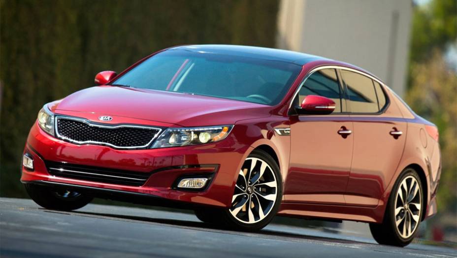 Kia Optima, com 920 pontos, aparece em 12º no ranking | <a href="https://quatrorodas.abril.com.br/noticias/fabricantes/audi-jaguar-vencem-premio-total-quality-index-2014-787722.shtml" rel="migration">Leia mais</a>