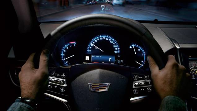 ...tais como alerta de mensagem de texto, sincronização com o Siri Eyes Free e função Teen Driver | <a href="https://quatrorodas.abril.com.br/noticias/fabricantes/cadillac-revela-ats-2015-790438.shtml" rel="migration">Leia mais</a> ...tais como alerta de mensagem de texto, sincronização com o Siri Eyes Free e função Teen Driver | <a href="https://quatrorodas.abril.com.br/noticias/fabricantes/cadillac-revela-ats-2015-790438.shtml" rel="migration">Leia mais</a>