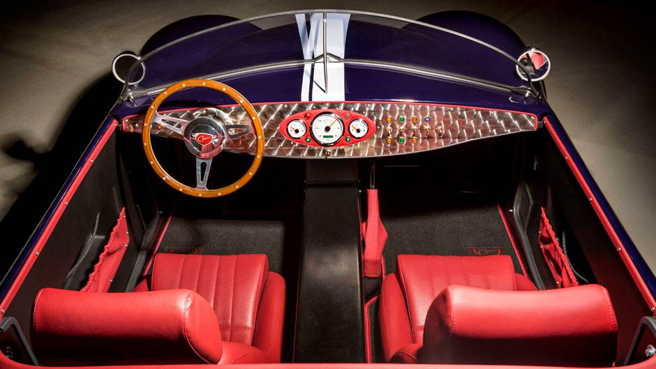 Elas oferecem, respectivamente, cinco, 20 e 53 cv de pot&ecirc;ncia | <a href="https://quatrorodas.abril.com.br/noticias/fabricantes/visual-classico-carice-mk1-revelado-790460.shtml" rel="migration">Leia mais</a>