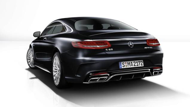 ...rodas de liga-leve de 20 polegadas exclusivas, difusor traseiro mais expressivo e o emblema "V12 BITURBO" | <a href="https://quatrorodas.abril.com.br/noticias/fabricantes/mercedes-benz-s65-amg-coupe-apresentado-790822.shtml" rel="migration">Leia mais</a> ...rodas de liga-leve de 20 polegadas exclusivas, difusor traseiro mais expressivo e o emblema "V12 BITURBO" | <a href="https://quatrorodas.abril.com.br/noticias/fabricantes/mercedes-benz-s65-amg-coupe-apresentado-790822.shtml" rel="migration">Leia mais</a>