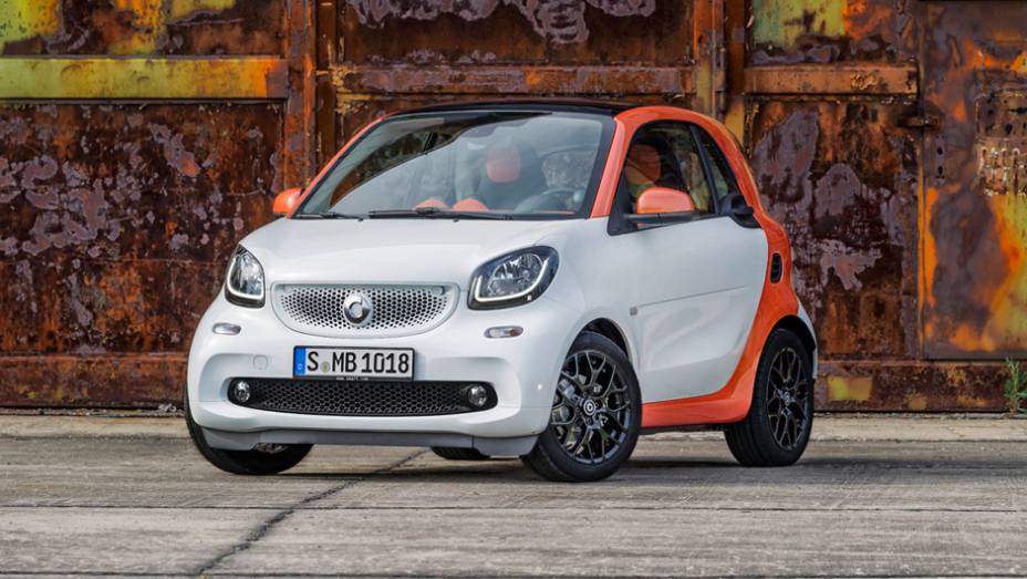 Conforme as primeiras imagens sugeriam, os dois modelos possuem design antecipado por carros-conceito revelados anteriormente | <a href="https://quatrorodas.abril.com.br/noticias/fabricantes/smart-oficializa-fortwo-forfour-791257.shtml" rel="migration">Leia mais</a>