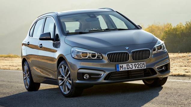 BMW Série 2 Active Tourer | <a href="https://quatrorodas.abril.com.br/noticias/mercado/candidatos-carro-ano-2015-europa-sao-revelados-791548.shtml" rel="migration">Leia mais</a>