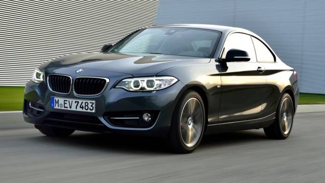 BMW Série 2 Coupé | <a href="http://quatrorodas.abril.com.br/noticias/mercado/candidatos-carro-ano-2015-europa-sao-revelados-791548.shtml" rel="migration">Leia mais</a>