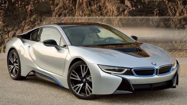 BMW i8 | <a href="https://quatrorodas.abril.com.br/noticias/mercado/candidatos-carro-ano-2015-europa-sao-revelados-791548.shtml" rel="migration">Leia mais</a>