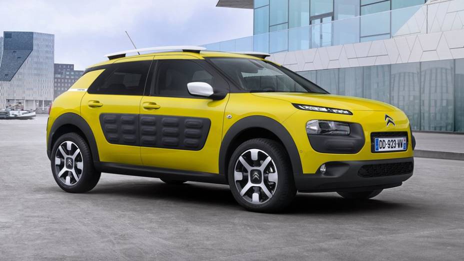 Citroën C4 Cactus | <a href="https://quatrorodas.abril.com.br/noticias/mercado/candidatos-carro-ano-2015-europa-sao-revelados-791548.shtml" rel="migration">Leia mais</a>