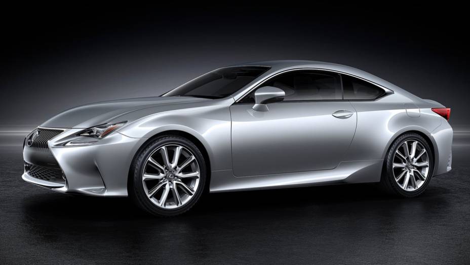 Lexus RC | <a href="https://quatrorodas.abril.com.br/noticias/mercado/candidatos-carro-ano-2015-europa-sao-revelados-791548.shtml" rel="migration">Leia mais</a>