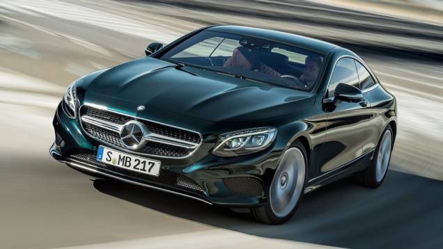 Mercedes-Benz Classe S Coupe | <a href="https://quatrorodas.abril.com.br/noticias/mercado/candidatos-carro-ano-2015-europa-sao-revelados-791548.shtml" rel="migration">Leia mais</a>