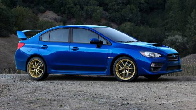 Subaru WRX STI | <a href="https://quatrorodas.abril.com.br/noticias/mercado/candidatos-carro-ano-2015-europa-sao-revelados-791548.shtml" rel="migration">Leia mais</a>