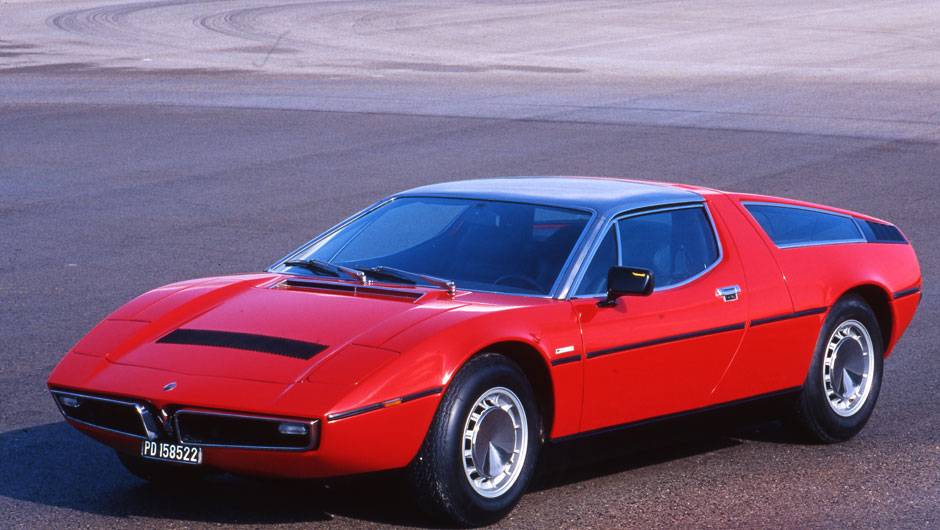 Primeiro projeto sob a gest&atilde;o da Citroen, o Bora foi lan&ccedil;ado no Sal&atilde;o de Genebra de 1971 | <a href="https://quatrorodas.abril.com.br/reportagens/classicos/maserati-100-anos-792281.shtml" rel="migration">Leia mais</a>