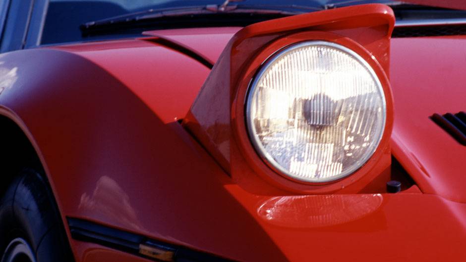 Era a primeira vez que um Maserati vinha equipado com suspens&atilde;o independente nas quatro rodas | <a href="https://quatrorodas.abril.com.br/galerias/maserati/maserati-mc12-792008.shtml" rel="migration">Veja a galeria do Maserati MC12</a> | <a href="https://quatrorodas.abril." rel="migration"></a>