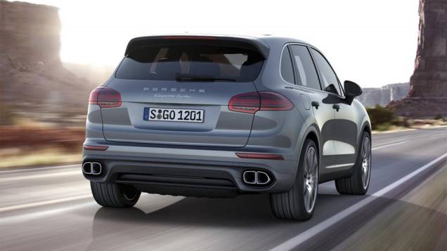 Modelo conta com novo motor V6 biturbo e versão plug-in hybrid | <a href="https://quatrorodas.abril.com.br/noticias/saloes/paris-2014/porsche-revela-cayenne-2015-reestilizada-792125.shtml" rel="migration">Leia mais</a>