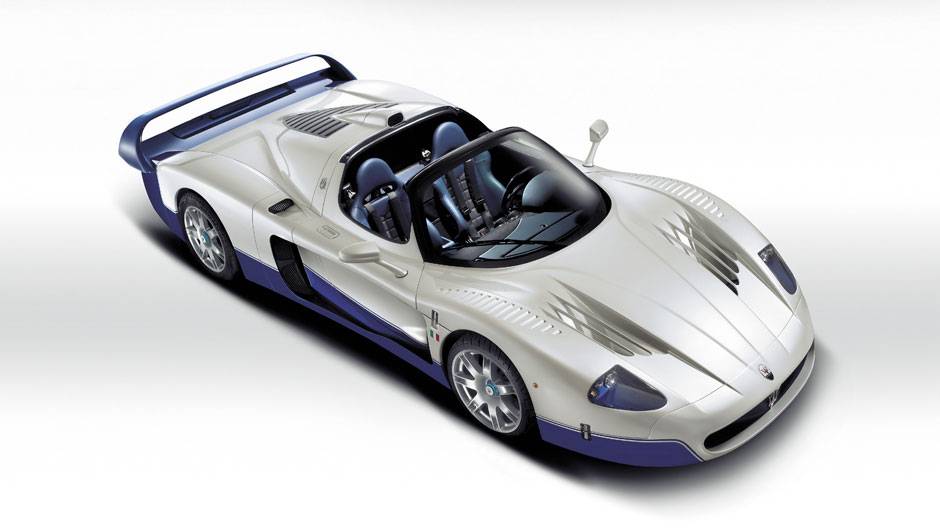 O MC12 surgiu como pr&eacute;-requisito do Campeonato Mundial de FIA GT de que houvesse uma vers&atilde;o de rua com uma produ&ccedil;&atilde;o m&iacute;nima no mercado | <a href="https://quatrorodas.abril.com.br/reportagens/classicos/maserati-100-anos-792281.shtml" rel="migration">Leia mais</a>