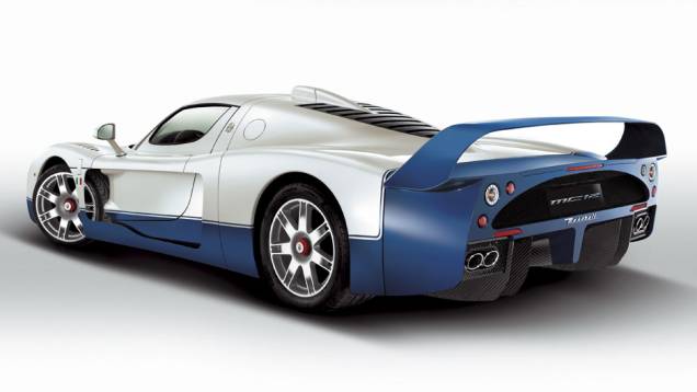 Cupê targa de dois lugares, ele foi o Maserati de produção de mais alta performance já produzido | <a href="https://quatrorodas.abril.com.br/reportagens/classicos/maserati-100-anos-792281.shtml" rel="migration">Leia mais</a>
