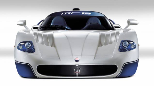 Seu nome abreviava Maserati Corse, seguido pelo número de cilindros do motor. A versão de passeio se chamava Stradale, a de pista Competizione | <a href="https://quatrorodas.abril.com.br/reportagens/classicos/maserati-100-anos-792281.shtml" rel="migration">Leia mais</a>