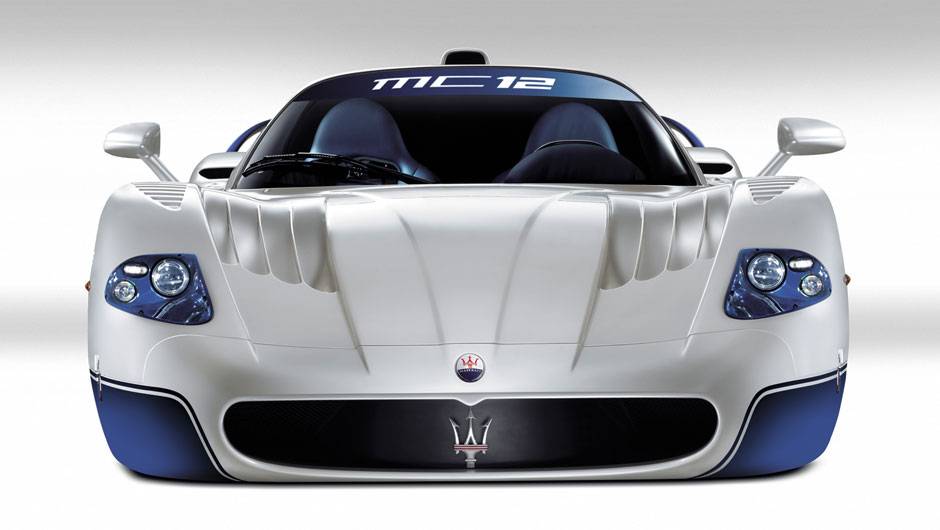 Seu nome abreviava Maserati Corse, seguido pelo n&uacute;mero de cilindros do motor. A vers&atilde;o de passeio se chamava Stradale, a de pista Competizione | <a href="https://quatrorodas.abril.com.br/reportagens/classicos/maserati-100-anos-792281.shtml" rel="migration">Leia mais</a>